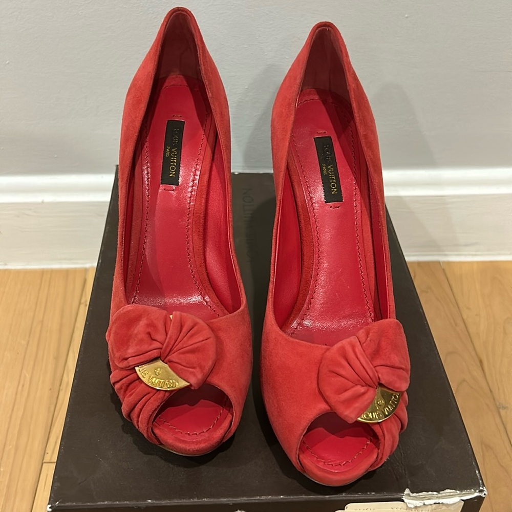 Louis Vuitton suede pumps